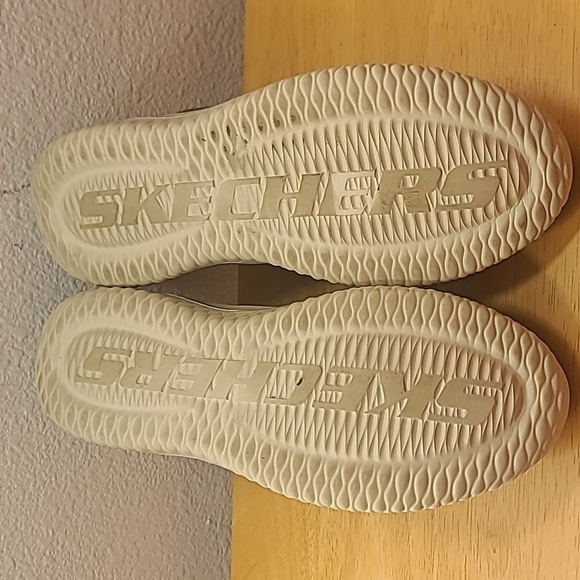 Skechers Classic FIT Air-Cooled memory foam slip ons - Picture 5 of 8